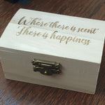 Houten kistje "Where there is scent, there is happiness incl. 2 geurblokjes