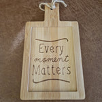 Multi serveerplank/ tapasplank bamboe "Every moment matters"